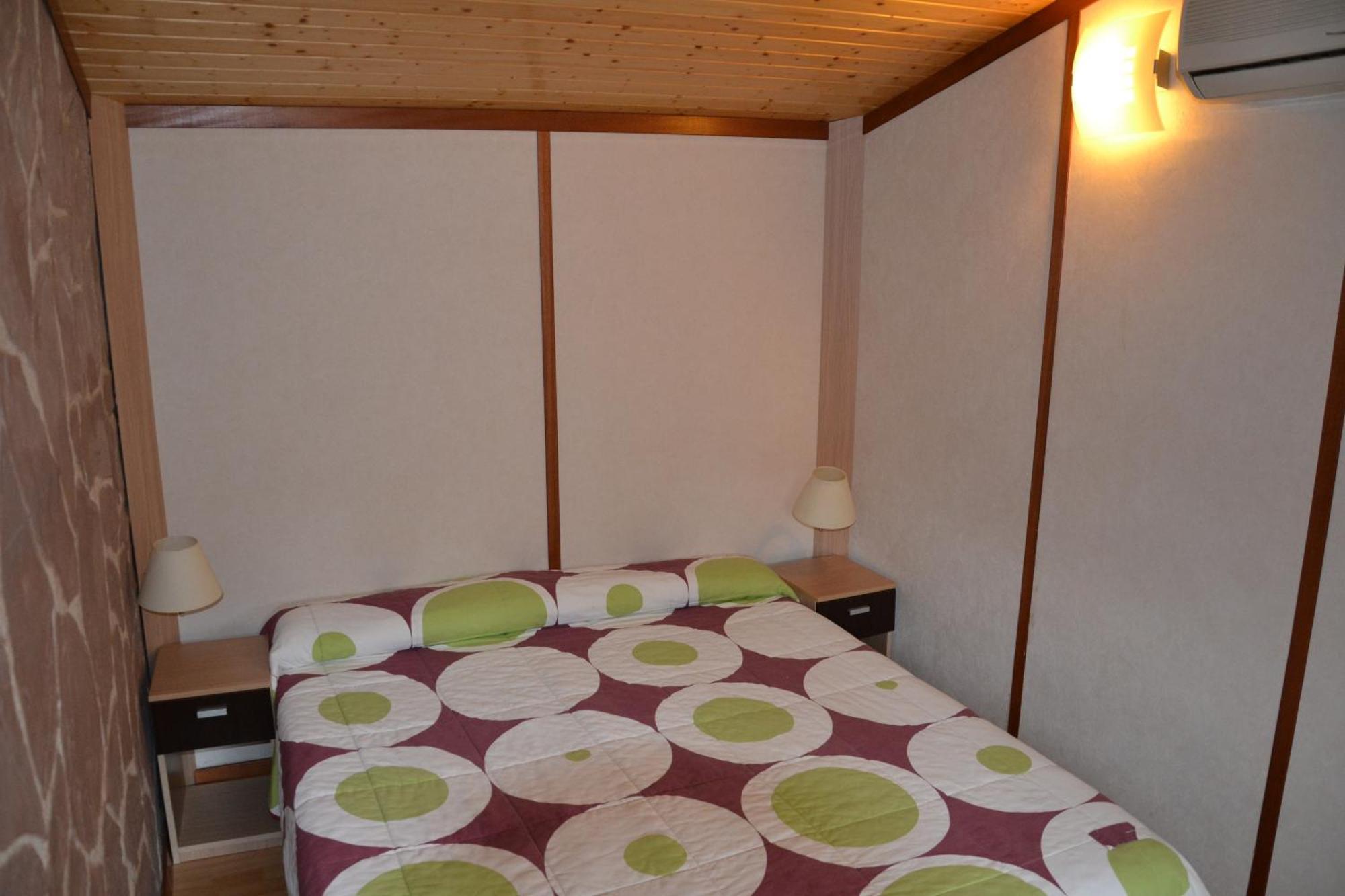 Camping Fuentes Blancas Burgos Bilik gambar