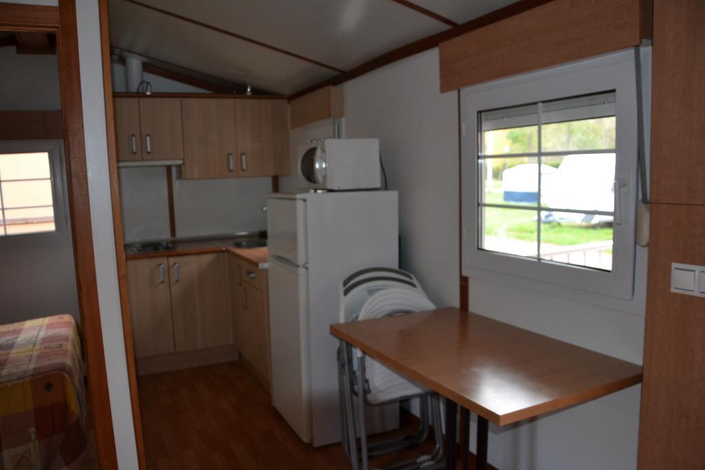 Camping Fuentes Blancas Burgos Bilik gambar