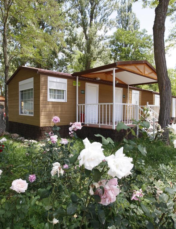 Camping Fuentes Blancas Burgos Bilik gambar